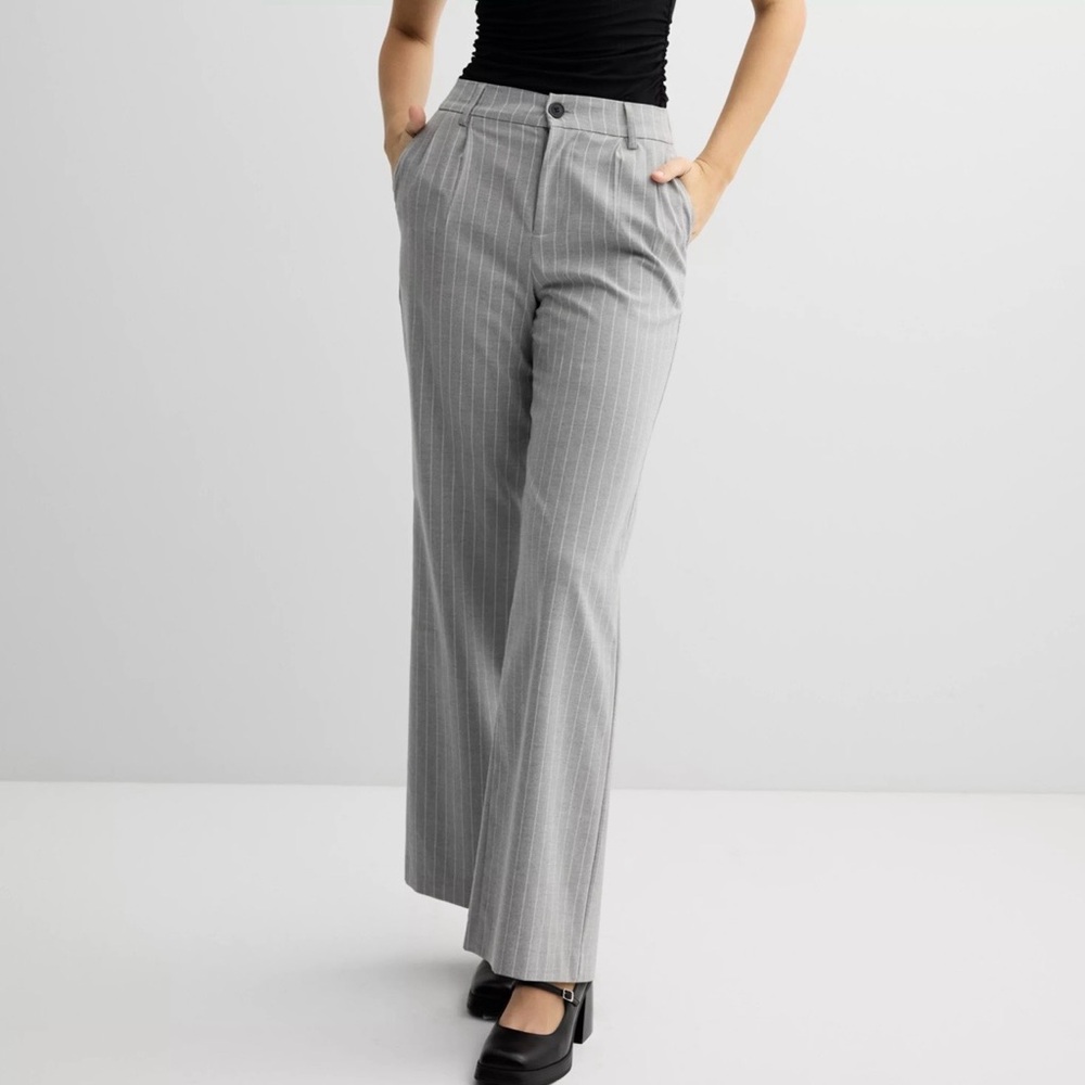 Kohlโs SO womenโs junior Gray Pinstripe Wide-Leg Trousers